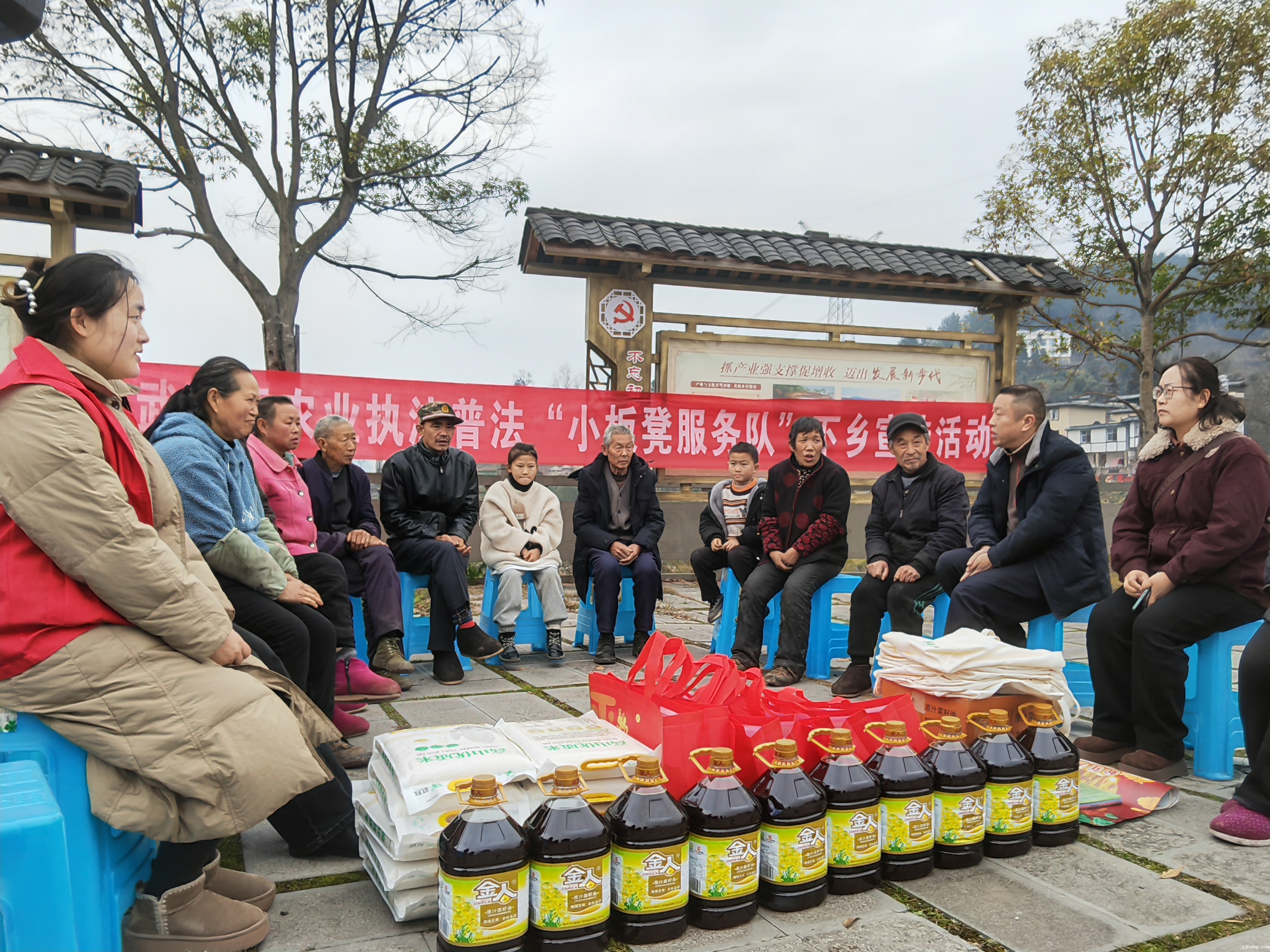 新春助残 送法到户活动现场1.jpg