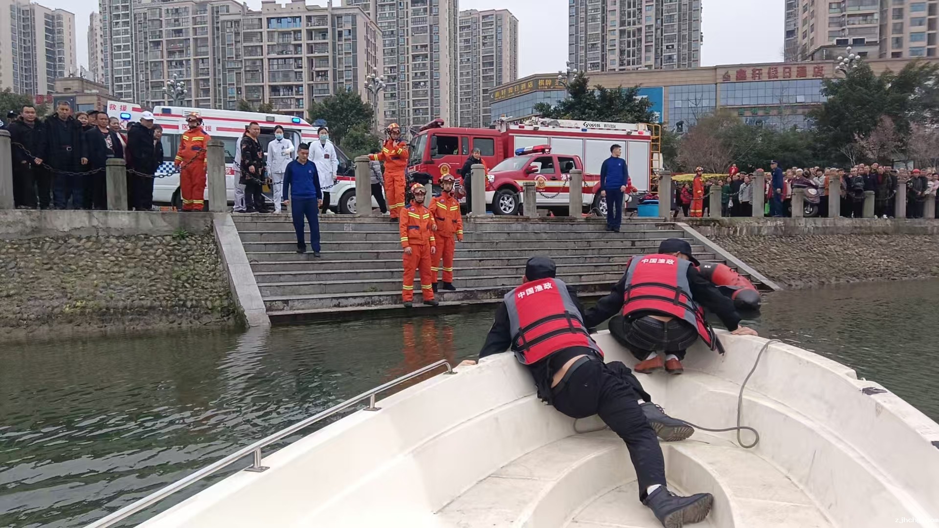 图片1现场救援.jpg